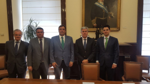 De izquierda a derecha, Antonio Gil, vicepresidente econ&oacute;mico de AESA; Bartolom&eacute; Gonz&aacute;les, vicepresidente; el presidente de AESA, Ricardo Castillo, y Jos&eacute; Enrique Fern&aacute;ndez de Moya, secretario de Estado de Hacienda. 
